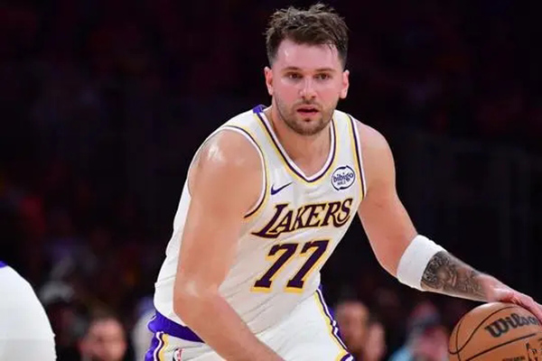 湖人主帅雷迪克透露东契奇回归时间表 周日战<a href=/lanqiumianfei/76ers/ target=_blank class=infotextkey>76人</a>成潜在复出战