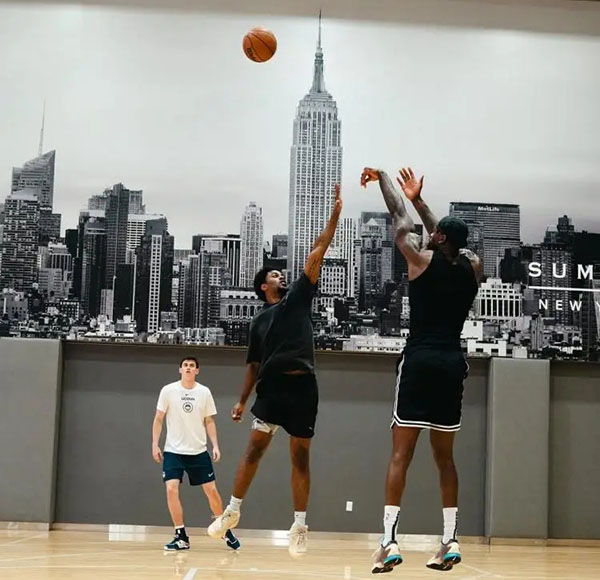 詹姆斯计划投资50亿组建新联赛,同时湖人推进凯斯勒交易与范德彪训练