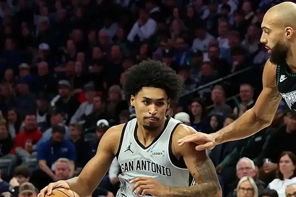 无亚马马刺遇<a href=/lanqiumianfei/timberwolves/ target=_blank class=infotextkey>森林狼</a>：后卫拼劲难敌双塔觉醒