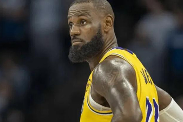 詹姆斯湖人生涯恐迎终点?5260万合同成过渡,<a href=/lanqiumianfei/mavericks/ target=_blank class=infotextkey>独行侠</a><a href=/lanqiumianfei/warriors/ target=_blank class=infotextkey>勇士</a>争传