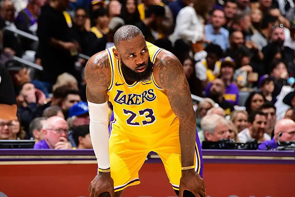 NBA休赛期动态:<a href=/lanqiumianfei/lakers/ target=_blank class=infotextkey>湖人</a>伤病、勇士签约与<a href=/lanqiumianfei/76ers/ target=_blank class=infotextkey>76人</a>合同进展